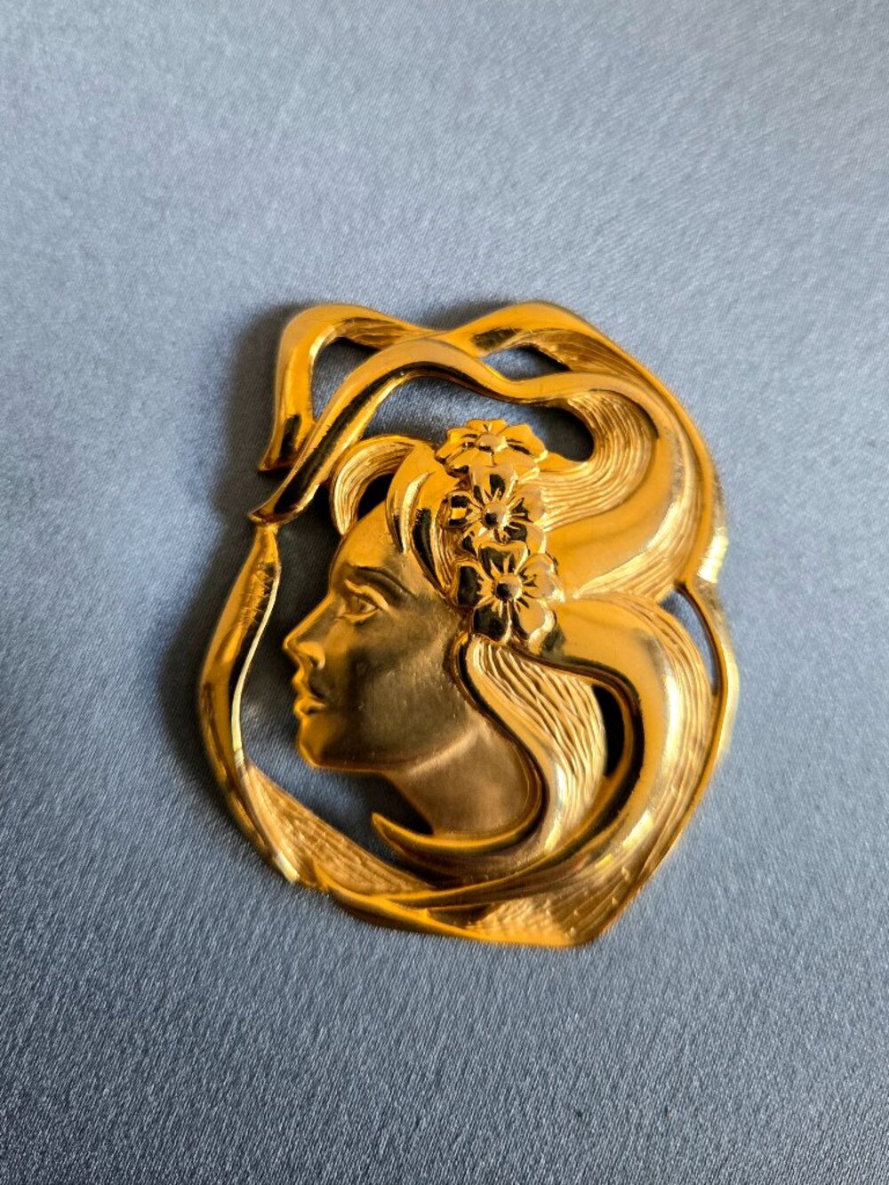 Vintage JJ Gold Tone Art Nouveau Style Brooch (broken) AS IS. Craft Project